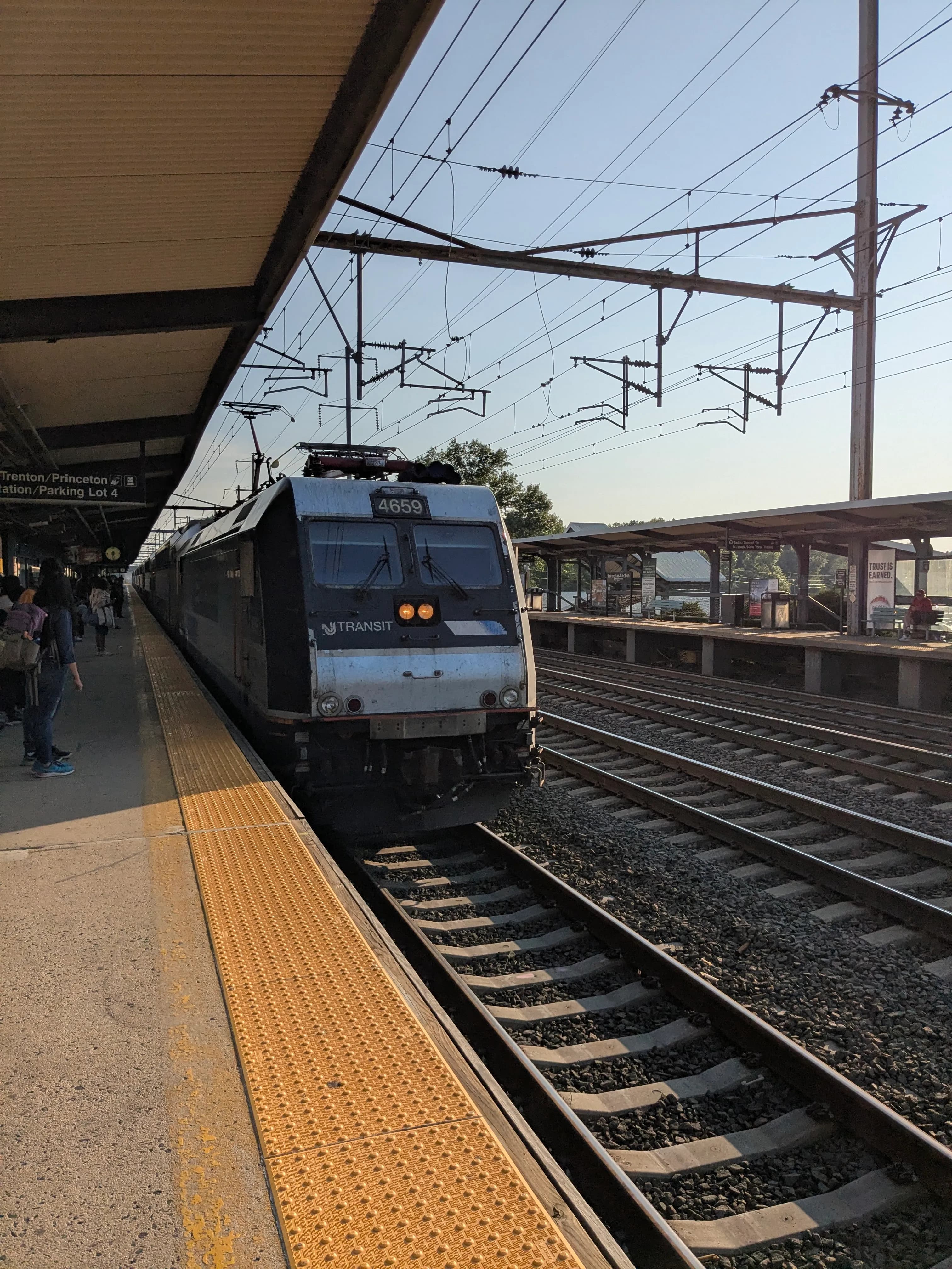 PXL_20250803_222834623