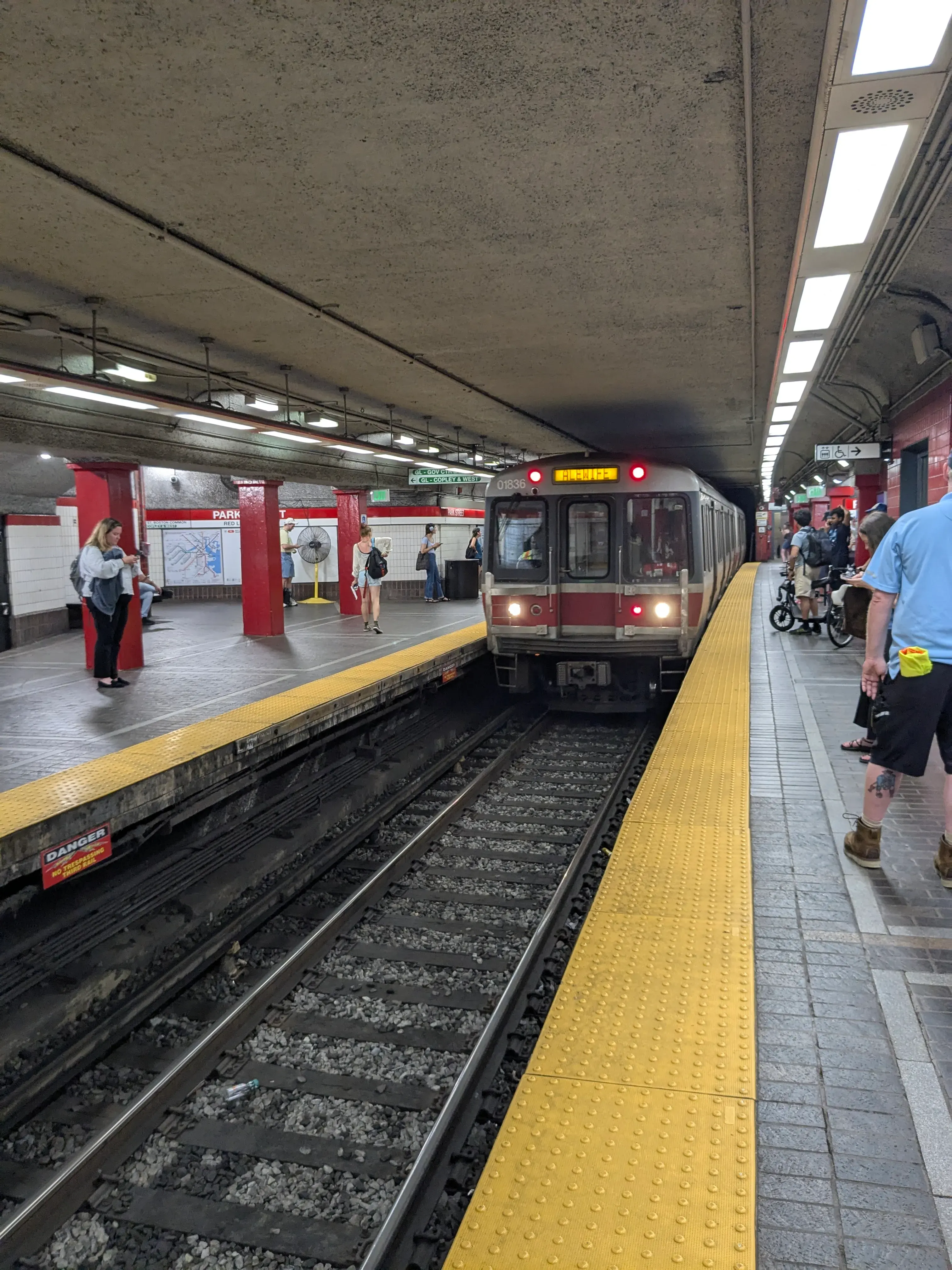 PXL_20250811_232926320